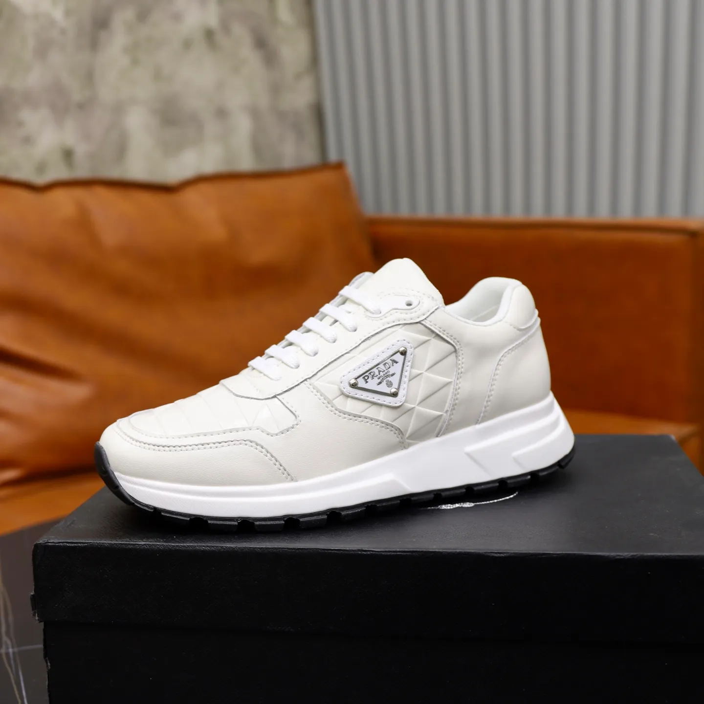 Ex-factory price: 540💰🙅‍♂️🙅‍♂️🙅‍♂️ Brand: PRADA Standard code: 38-44 (45 customized) Grade: Same as the official website Material: Original material splicing Comfortable and breathable lining Lightweight and wear-resistant sports outsole Style category: Men's fashionable casual shoes Running sneakers Distinguished luxury brand elements Top luxury Color: actual picture color